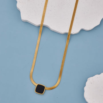 BLACK SQUARE NECKLACE