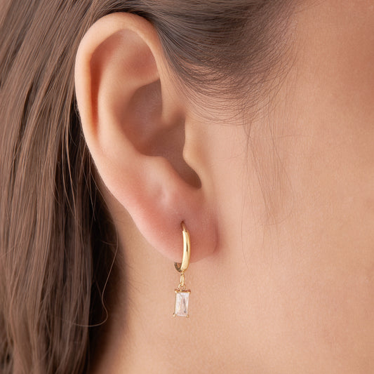 WHITE STONE EARING